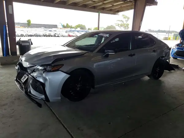 4T1G11AK4NU022015 2022 TOYOTA CAMRY - Image 1