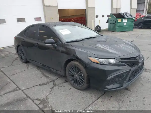 4T1G11AK4NU030700 2022 TOYOTA CAMRY - Image 1