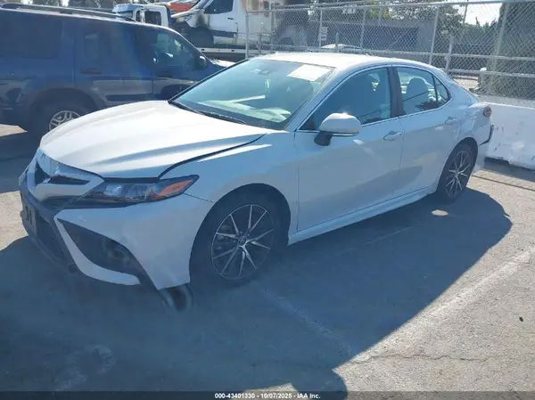 4T1G11AK4NU033533 2022 TOYOTA CAMRY - Image 2