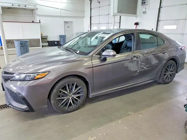4T1G11AK4NU038117 2022 TOYOTA CAMRY - Image 1