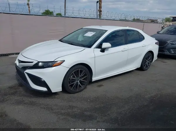 4T1G11AK4NU038182 2022 TOYOTA CAMRY - Image 2