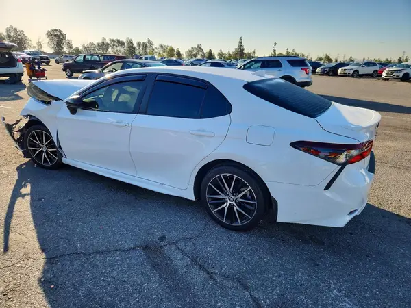 4T1G11AK4NU038974 2022 TOYOTA CAMRY - Image 2