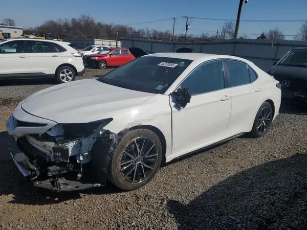 4T1G11AK4NU039204 2022 TOYOTA CAMRY - Image 1