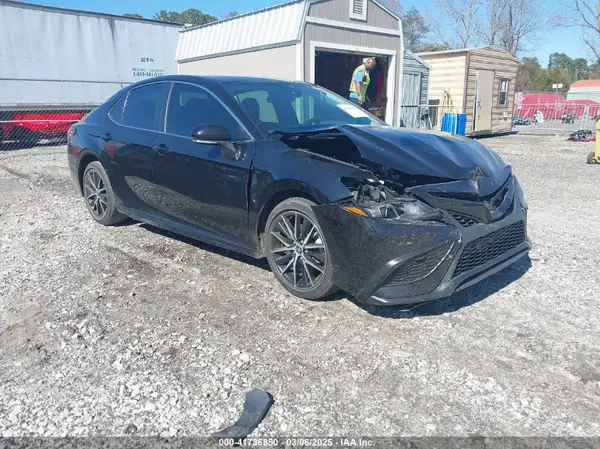 4T1G11AK4NU040899 2022 TOYOTA CAMRY - Image 1
