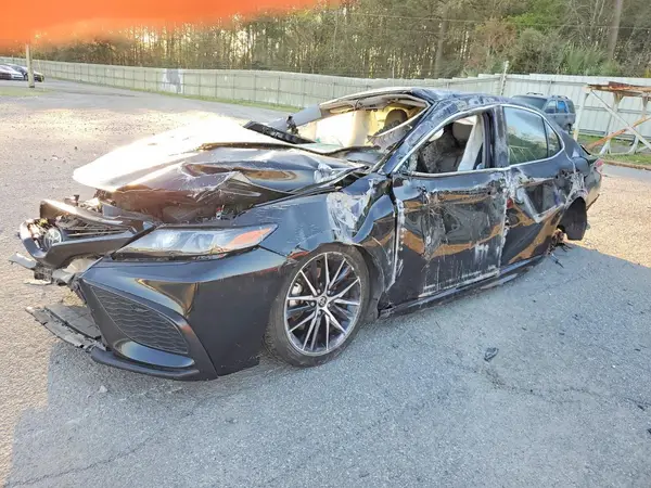 4T1G11AK4NU042782 2022 TOYOTA CAMRY - Image 1