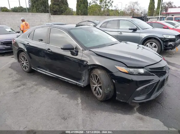 4T1G11AK4NU044757 2022 TOYOTA CAMRY - Image 1