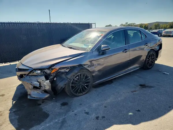 4T1G11AK4NU046069 2022 TOYOTA CAMRY - Image 1