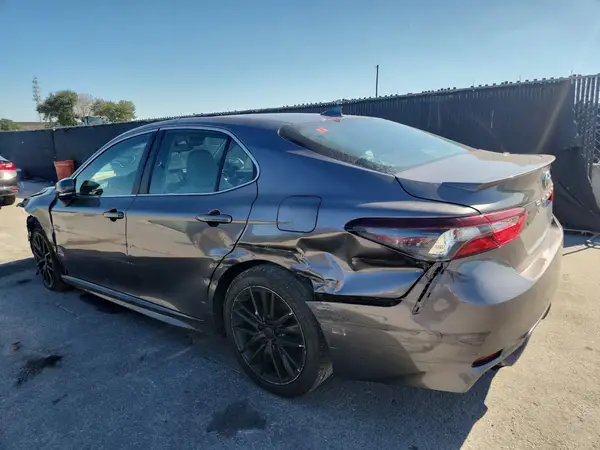 4T1G11AK4NU046069 2022 TOYOTA CAMRY - Image 2
