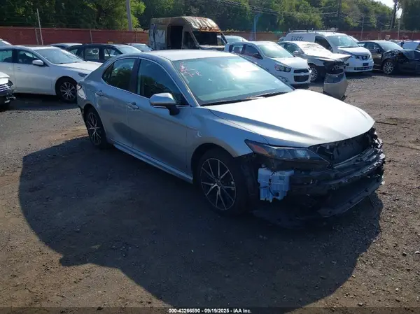 4T1G11AK4NU047769 2022 TOYOTA CAMRY - Image 1