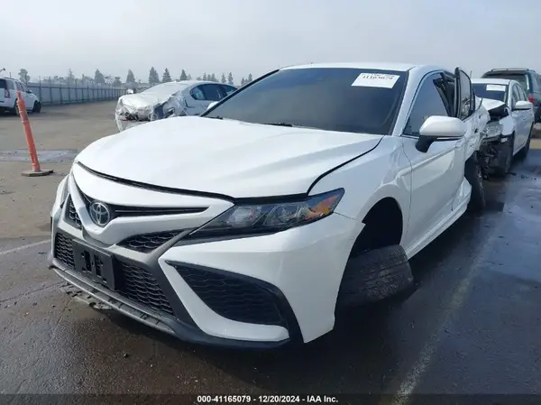 4T1G11AK4NU050817 2022 TOYOTA CAMRY - Image 2