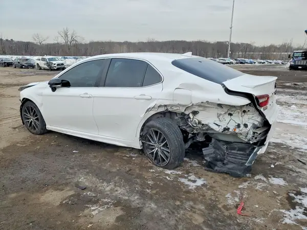 4T1G11AK4NU052504 2022 TOYOTA CAMRY - Image 2