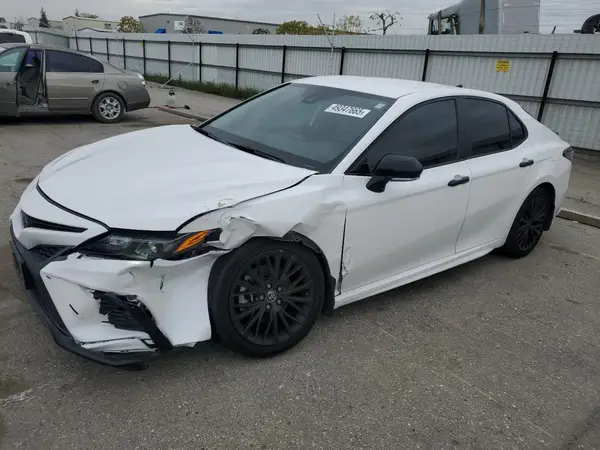 4T1G11AK4NU056889 2022 TOYOTA CAMRY - Image 1