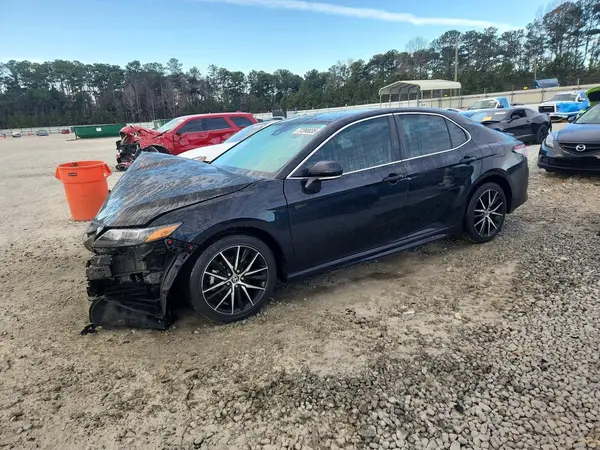 4T1G11AK4NU062983 2022 TOYOTA CAMRY - Image 1