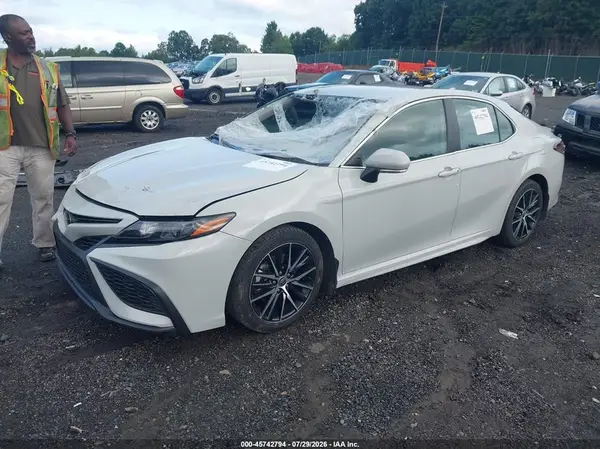 4T1G11AK4NU068914 2022 TOYOTA CAMRY - Image 2