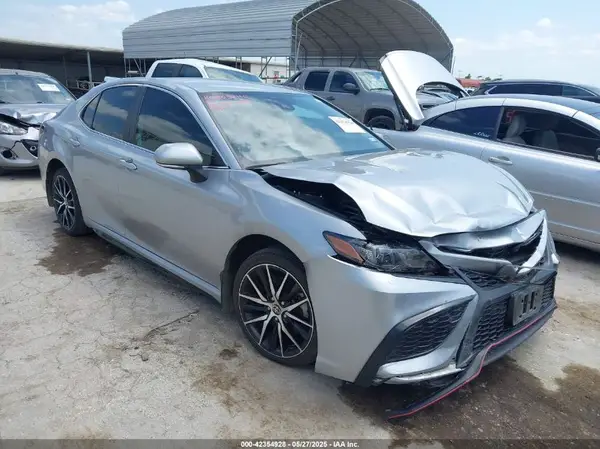 4T1G11AK4NU618757 2022 TOYOTA CAMRY - Image 1