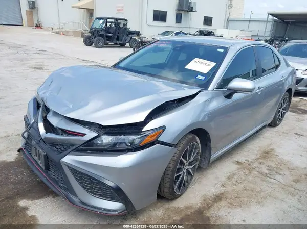 4T1G11AK4NU618757 2022 TOYOTA CAMRY - Image 2