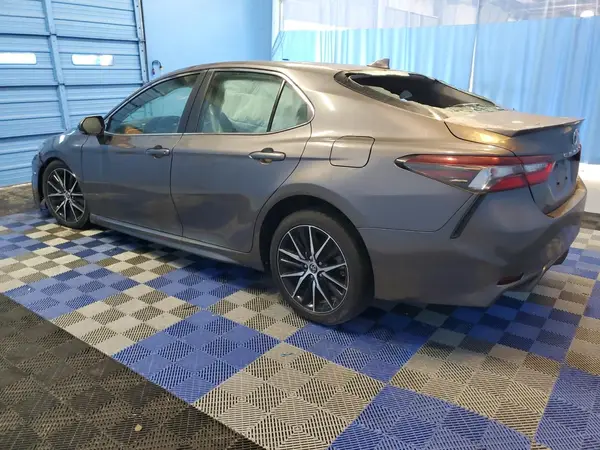 4T1G11AK4NU622212 2022 TOYOTA CAMRY - Image 2