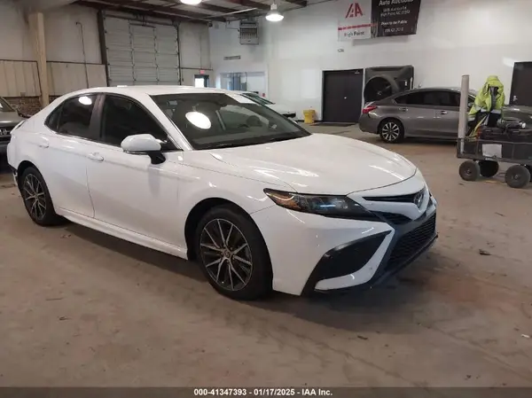 4T1G11AK4NU622405 2022 TOYOTA CAMRY - Image 1