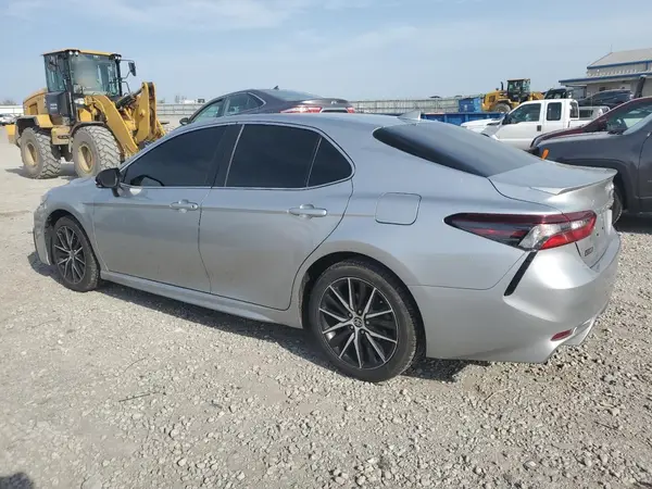 4T1G11AK4NU624395 2022 TOYOTA CAMRY - Image 2