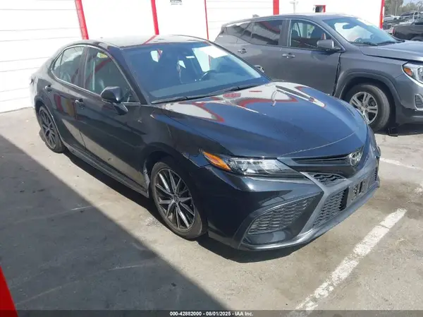4T1G11AK4NU625286 2022 TOYOTA CAMRY - Image 1