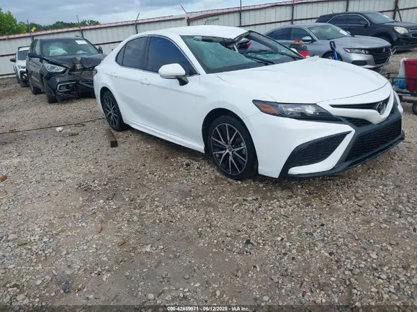 4T1G11AK4NU628883 2022 TOYOTA CAMRY - Image 1