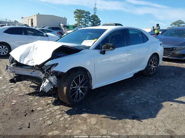 4T1G11AK4NU632027 2022 TOYOTA CAMRY - Image 2