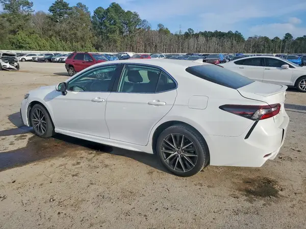 4T1G11AK4NU632934 2022 TOYOTA CAMRY - Image 2