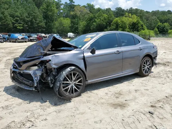4T1G11AK4NU642833 2022 TOYOTA CAMRY - Image 1
