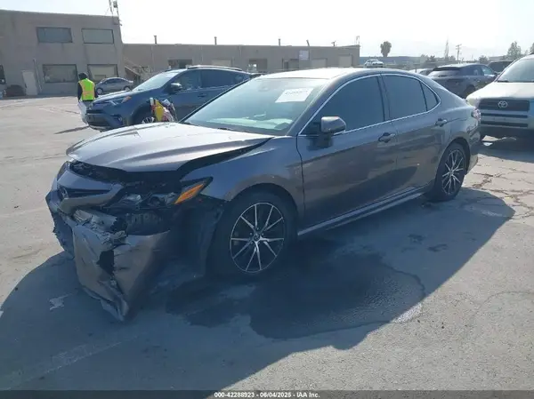 4T1G11AK4NU643125 2022 TOYOTA CAMRY - Image 2