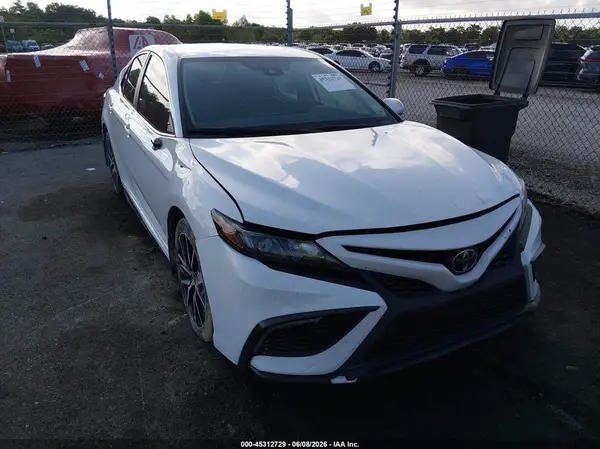 4T1G11AK4NU645019 2022 TOYOTA CAMRY - Image 1