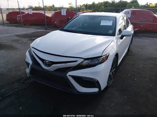 4T1G11AK4NU645019 2022 TOYOTA CAMRY - Image 2