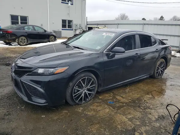 4T1G11AK4NU645683 2022 TOYOTA CAMRY - Image 1