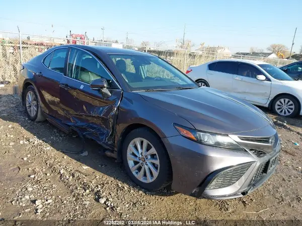 4T1G11AK4NU647109 2022 TOYOTA CAMRY - Image 1