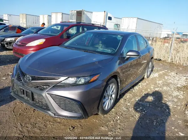 4T1G11AK4NU647109 2022 TOYOTA CAMRY - Image 2