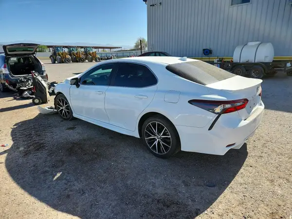 4T1G11AK4NU647577 2022 TOYOTA CAMRY - Image 2