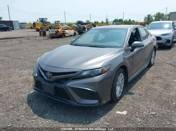 4T1G11AK4NU647997 2022 TOYOTA CAMRY - Image 2