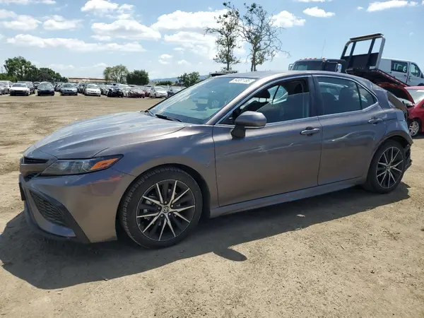 4T1G11AK4NU650723 2022 TOYOTA CAMRY - Image 1