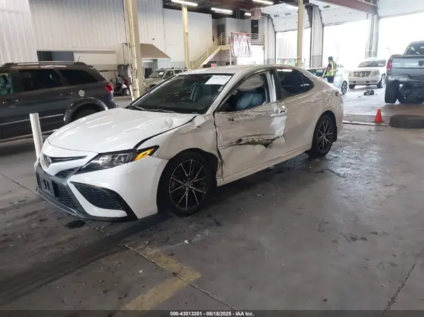 4T1G11AK4NU656375 2022 TOYOTA CAMRY - Image 2