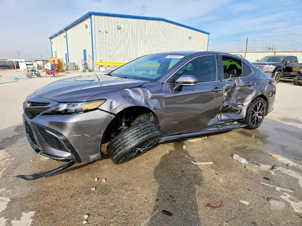4T1G11AK4NU657235 2022 TOYOTA CAMRY - Image 1