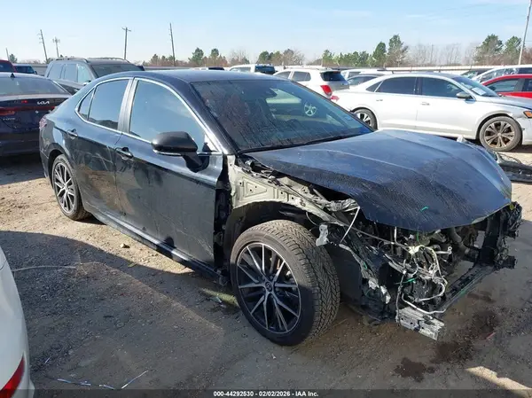 4T1G11AK4NU658384 2022 TOYOTA CAMRY - Image 1