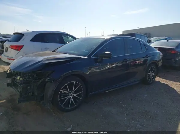 4T1G11AK4NU658384 2022 TOYOTA CAMRY - Image 2