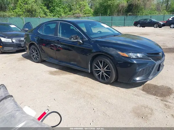 4T1G11AK4NU659227 2022 TOYOTA CAMRY - Image 1