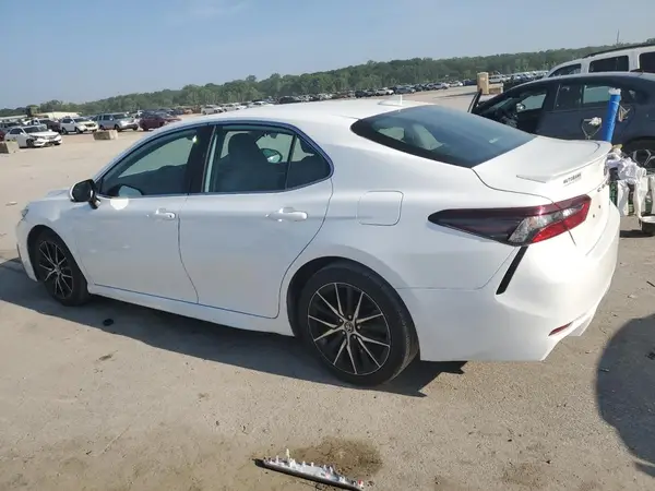 4T1G11AK4NU660846 2022 TOYOTA CAMRY - Image 2