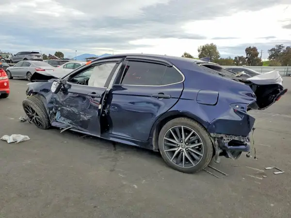 4T1G11AK4NU661267 2022 TOYOTA CAMRY - Image 2