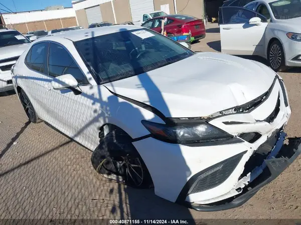 4T1G11AK4NU662001 2022 TOYOTA CAMRY - Image 1