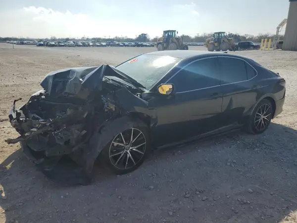 4T1G11AK4NU663598 2022 TOYOTA CAMRY - Image 1