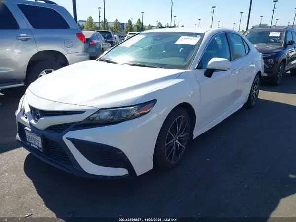 4T1G11AK4NU665268 2022 TOYOTA CAMRY - Image 2