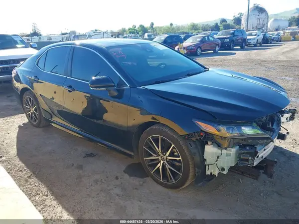 4T1G11AK4NU667859 2022 TOYOTA CAMRY - Image 1