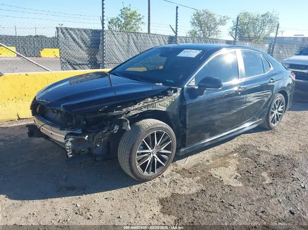 4T1G11AK4NU667859 2022 TOYOTA CAMRY - Image 2
