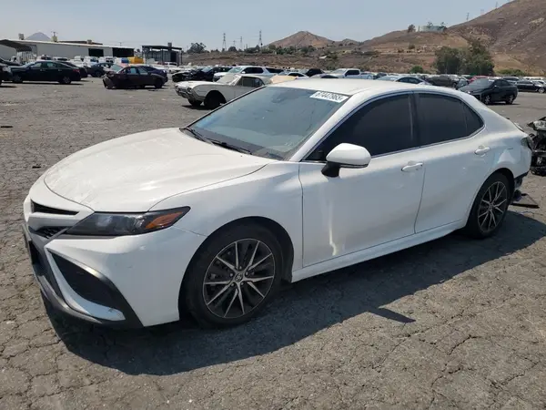 4T1G11AK4NU669630 2022 TOYOTA CAMRY - Image 1